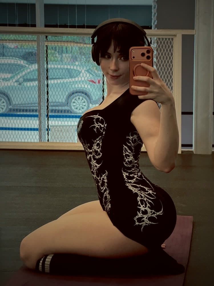 Sweety Fox kneeling in the gym
